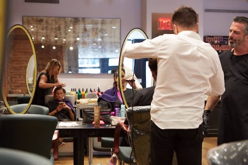 Protecting Your Brand: How to Rent Chairs Without Risking Your Salon’s Identity